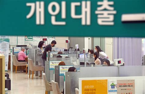 금리 인상에 이자 부담↑금리 3p 인상 시 14조 원 증가 한국경제