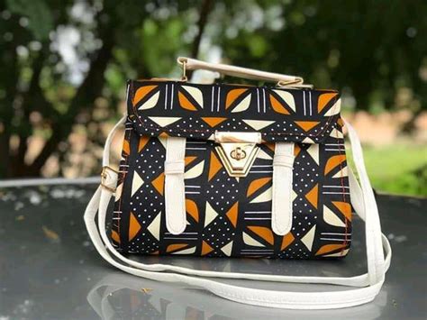 Mini Sac à Main en pagne personnalisé à lafricaine IKASOUGOU