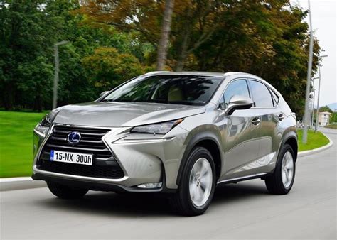 Lexus Nx H Lessai D Taill Du Suv Hybride Photos