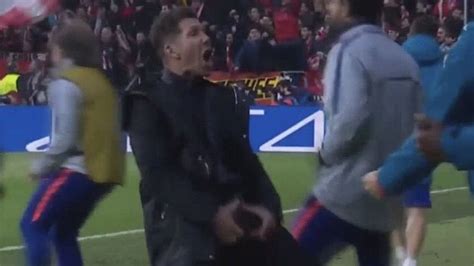 El Cholo Simeone festejó exageradamente agarrándose sus partes de cara