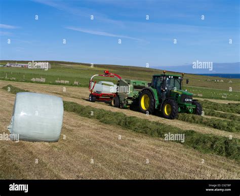 Dh John Deere Tractor Baling Harvesting Uk Rapping Field Harvesting