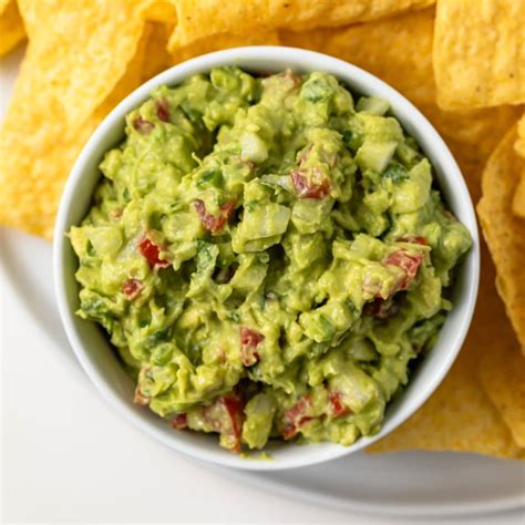 Easy Guacamole - Sauce Fanatic