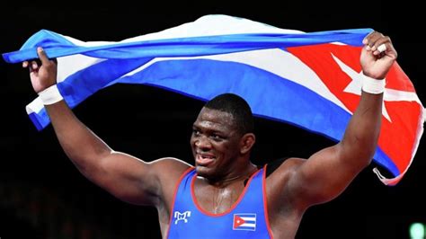 Luchador cubano gana oro y marca récord de medallas olímpicas La