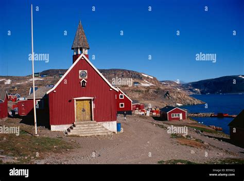 Village ittoqqortoormiit hi-res stock photography and images - Alamy