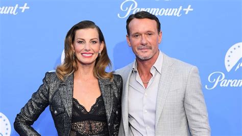 Tim Mcgraw Shares Loving Photo Of Wife Faith Hill You Light Up Every Room You Walk Into