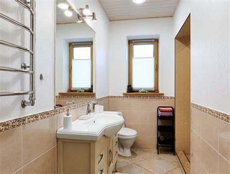 В 9 км от Минска, за забором лес, не СТ. Смотрим солидный дом с баней ...