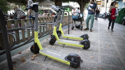 Los patinetes para alquilar ya están operativos en Granada