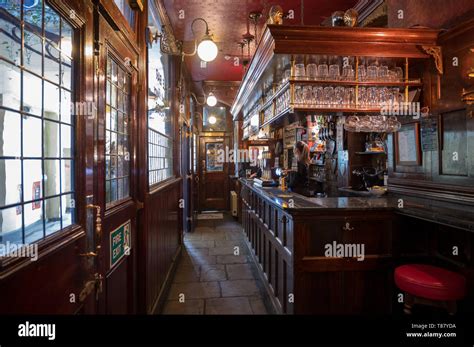 The Swan Pub, City of London Stock Photo - Alamy