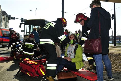 Bydgoszcz Autobus Zderzy Si Z Tramwajem Wielu Rannych