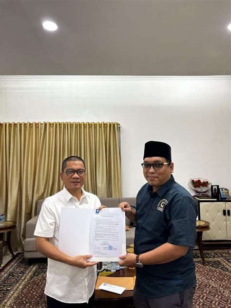 Ahmad Yazid Harahap Terima Surat Tugas Sebagai Cawabup Paluta Dari DPP