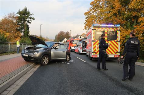 Vollsperrung der Hagener Straße in Kreuztal Eichen nach Verkehrsunfall