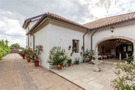 Stefanesti Resedinta Spectaculoasa Cu Piscina Stil Italian