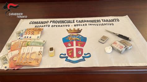 Taranto I Carabinieri Arrestano Padre E Figlio Per Detenzione Di