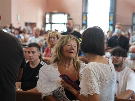 Il Funerale Della Piccola Diana Pifferi A San Giuliano Milanese