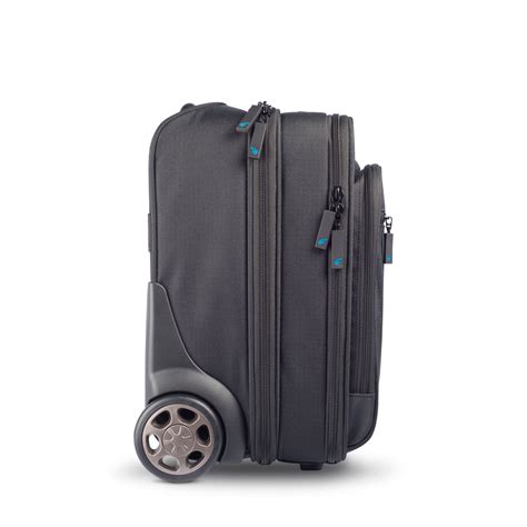 Essential Roller Case 17" - TechProducts360.com