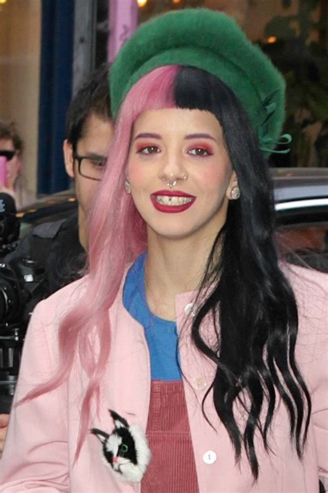 Melanie Martinez Wavy Black Pink Loose Waves Split Color Straight Bangs Two Tone Hairstyle