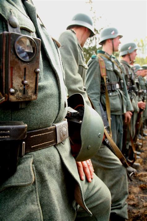 Soldats Allemands La Reconstruction De La Bataille Dans L Uniforme