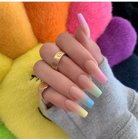 15 Estilos de uñas con efecto degradado que te encantarán