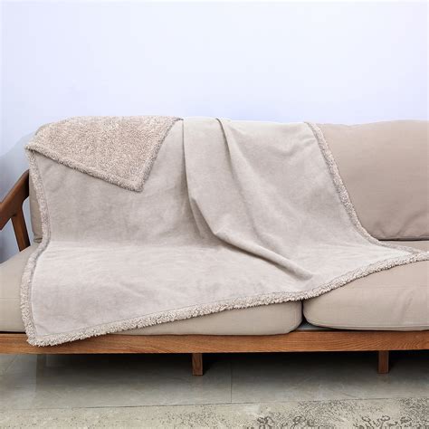 15 Best Sex Blankets To Shop In 2024 — Comfortable Sex Blankets