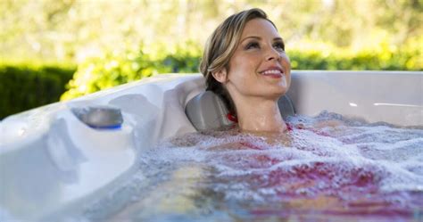 13 Benefits of Soaking in a Hot Tub