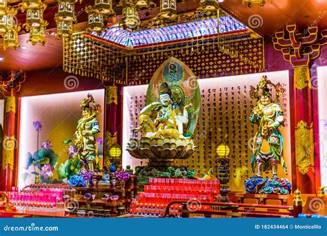 Interior OfThe Buddha Tooth Relic Temple and Museum in Singapore ...