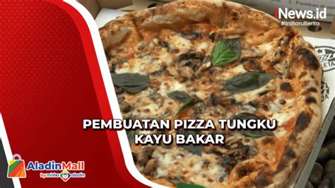 Mengintip Pembuatan Pizza Yang Dibakar Di Tungku Kayu Bakar