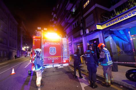 Alarma En Fuertes Acevedo Oviedo Por Un Incendio En Una Cocina Que Ha Obligado A Trasladar Un