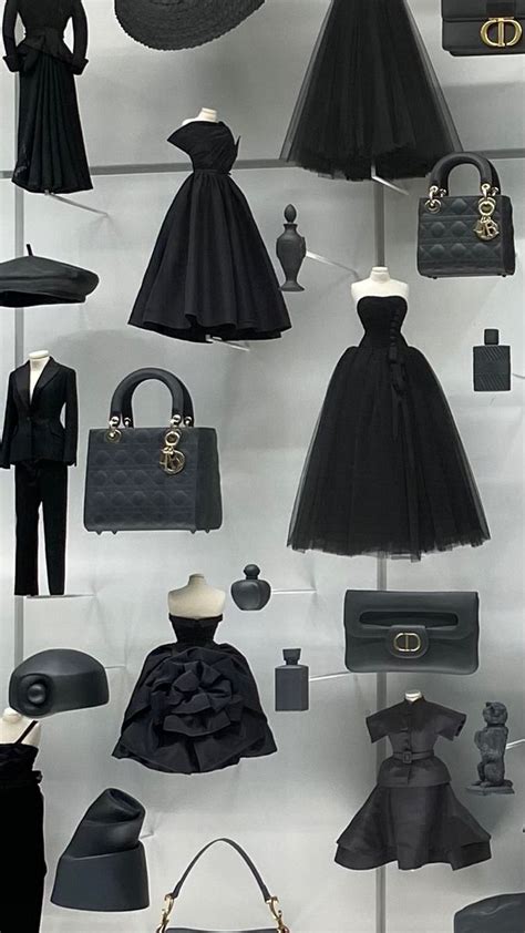 Épinglé par Anne Harrison sur Dior exhibition 2017 en 2024 Mode