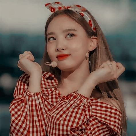 ㅤㅤ𝖙𝖜𝖎𝖈𝖊 𝖎𝖈𝖔𝖓𝖘 Famosos Nayeon Celebridades