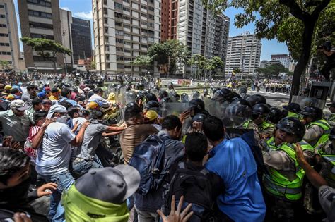 Crise Politique Au Venezuela Heurts Entre Manifestants Et La Police