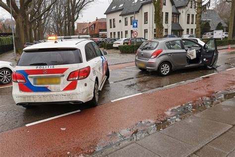 Flinke Schade Na Botsing Tussen Twee Autos In Ede