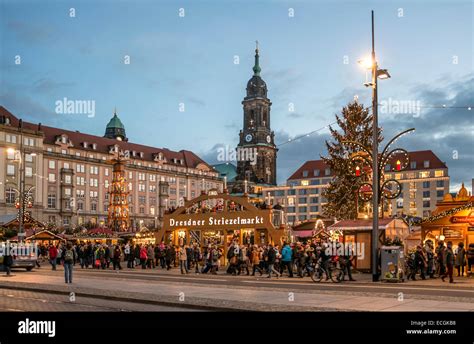 Christmas Striezel market in Dresden, Saxony, Germany Stock Photo - Alamy