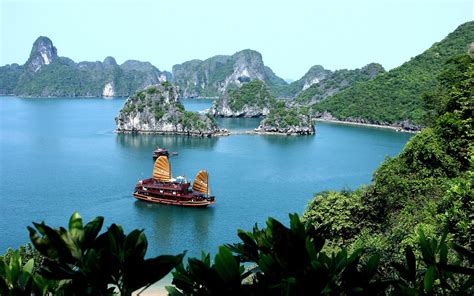 Halong Bay Wallpapers - Top Free Halong Bay Backgrounds - WallpaperAccess