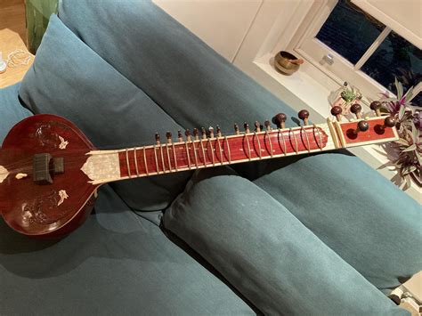 Help identifying this Sitar : r/Sitar