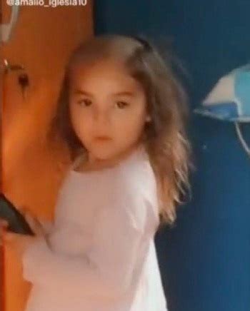 Niña agarra maquinita y se rapa la cabeza mamá la exhibió en Tik Tok