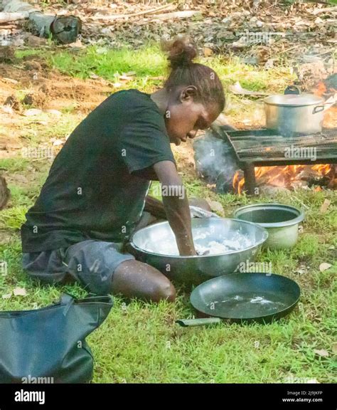 Aborigine Australia Woman Hi Res Stock Photography And Images Alamy