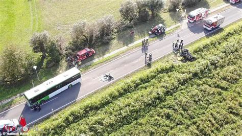 Stmk Pkw Berschlag Nach Kollision Mit Autobus Bei Gratwein Stra Engel