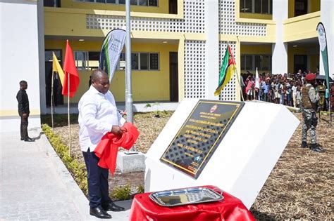 Nyusi inaugura maior escola secundária construída pós independência em