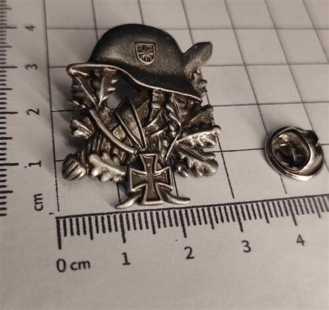 PIN Anstecker STAHLHELM EICHENLAUB DOLCH EK Militaria Wehrmacht