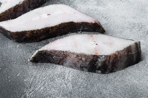 Filetes De Pescado Y Filete De Pescado De Mar Congelados Sobre Fondo De