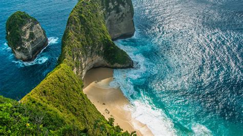 Manta Bay Or Kelingking Beach View Nusa Penida Island Lesser Sunda