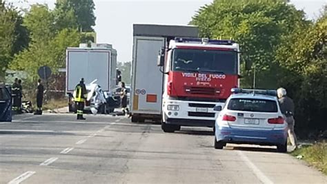 Incidente Sulla Statale 10 A Spinetta Muore Una Donna Di 50 Anni La