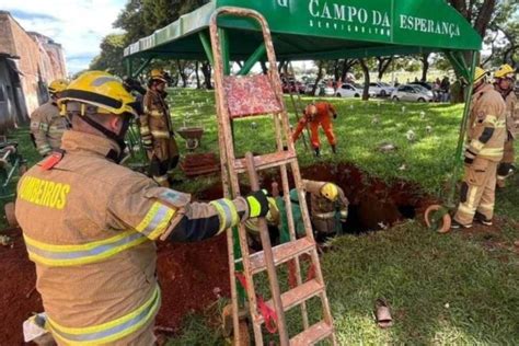 Durante Enterro Solo Cede E Pessoas Caem Em Cova No Df