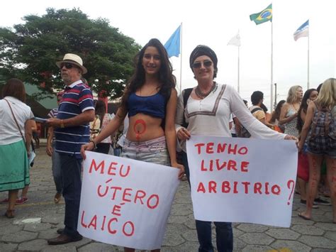 G1 Vitória tem protesto pelos direitos da mulher e contra Eduardo