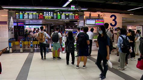 鶯歌 桃園軌道淹水毀路基 台鐵大亂通勤擠爆 Yahoo奇摩汽車機車