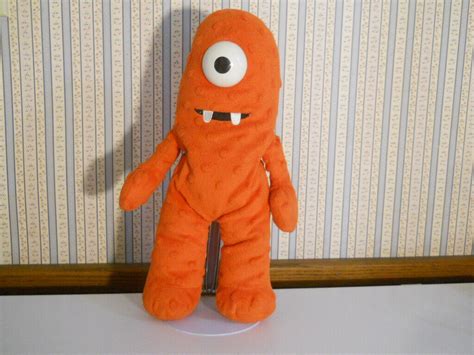 Yo Gabba Gabba Plush Muno Red Friendly Monster Sings Talks Hard