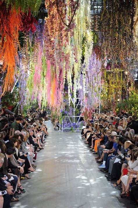 This Runway For A Wedding So Everyone Will Be Able To See Perfect