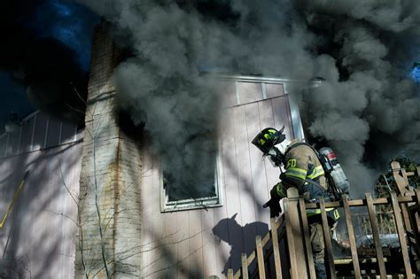 Video Watch Firefighters Battle Blaze In Chelsea