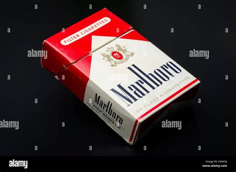 Marlboro Logo Hi Res Stock Photography And Images Alamy