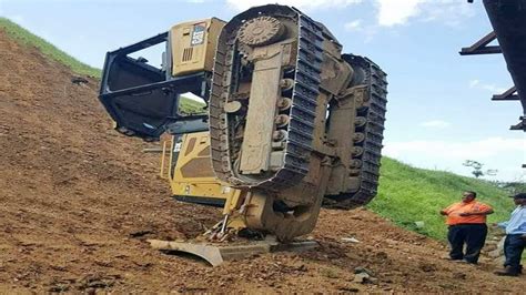 10 Amazing Dangerous Idiots Bulldozer Operator Skill Fastest Climbing